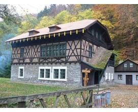 Jedná se o stavbu hutního hostince a železitých lázní postavených v alpském (švýcarském) stylu. Objekt se nachází v Josefovském údolí u Křtinského potoka přibližně 3 km východně od Adamova.